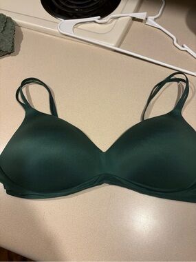 aerie Molded T-Shirt Bra in Deep Forest Green